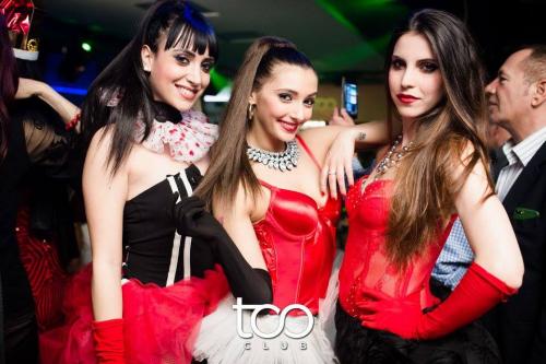 La discoteca Too Club ospita tanti ragazzi e stupende ragazze. Qui in foto in posa tre splendide ragazze romane.